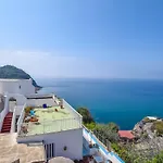 Beautiful Apartment In Santangelo Dischia
