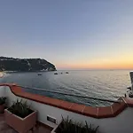 The Lodge By The Sea