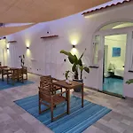 Chiaia Di Rose Rooms & Apartment