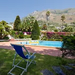 Villetta Con Giardino Esclusivo Di 1000 Mq, Piscina, Tennis, Calcio, Bocce