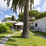 Villetta Con Giardino Esclusivo Di 1000 Mq, Piscina, Tennis, Calcio, Bocce