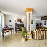 Villa Loto