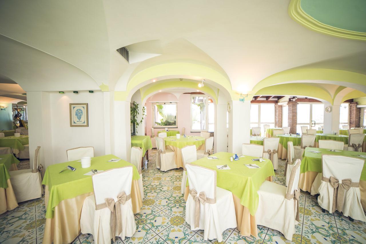 Carlo Magno Hotel