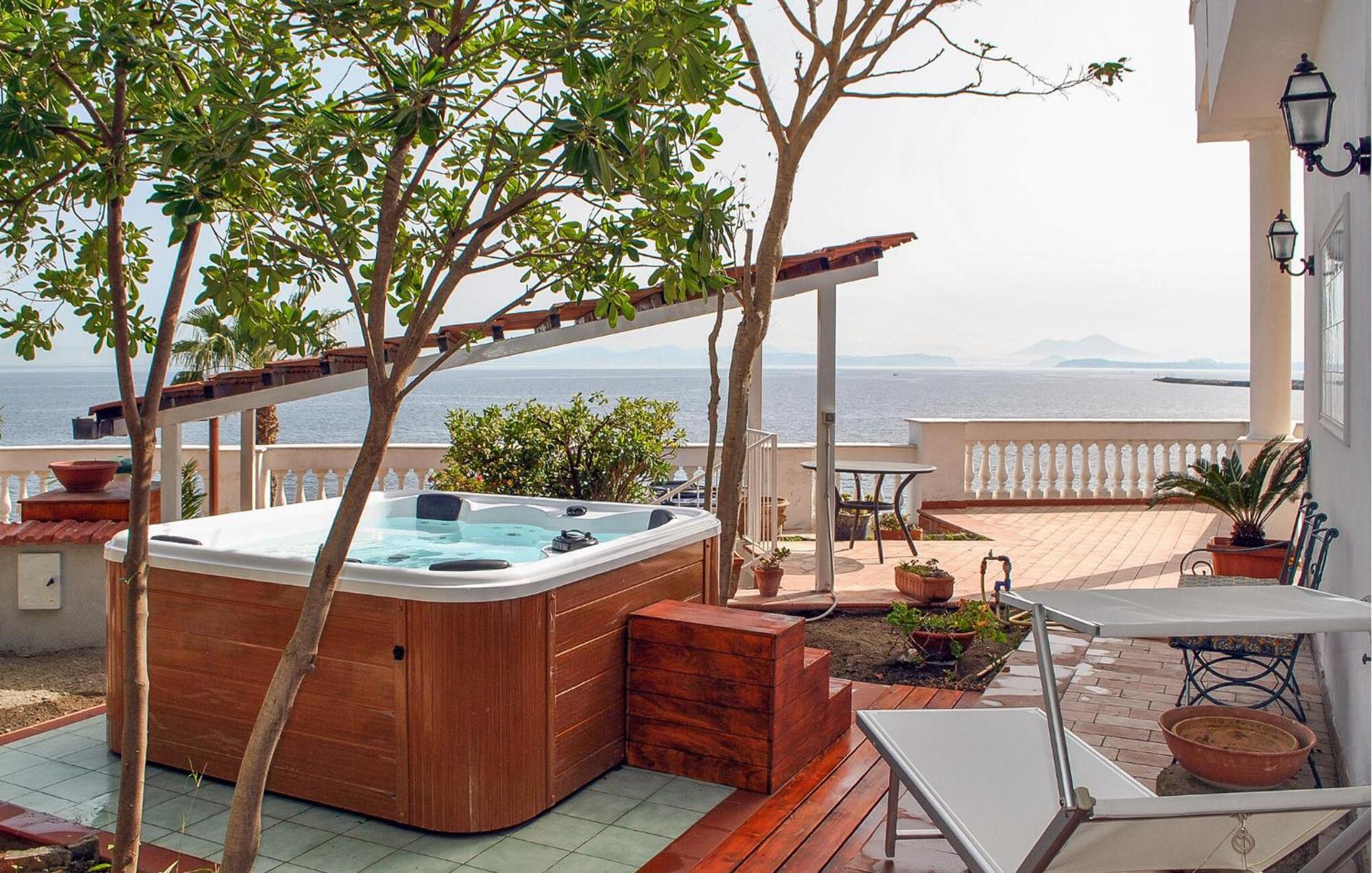 3 Bedroom Lovely In Ischia Na * ラッコ・アメーノ