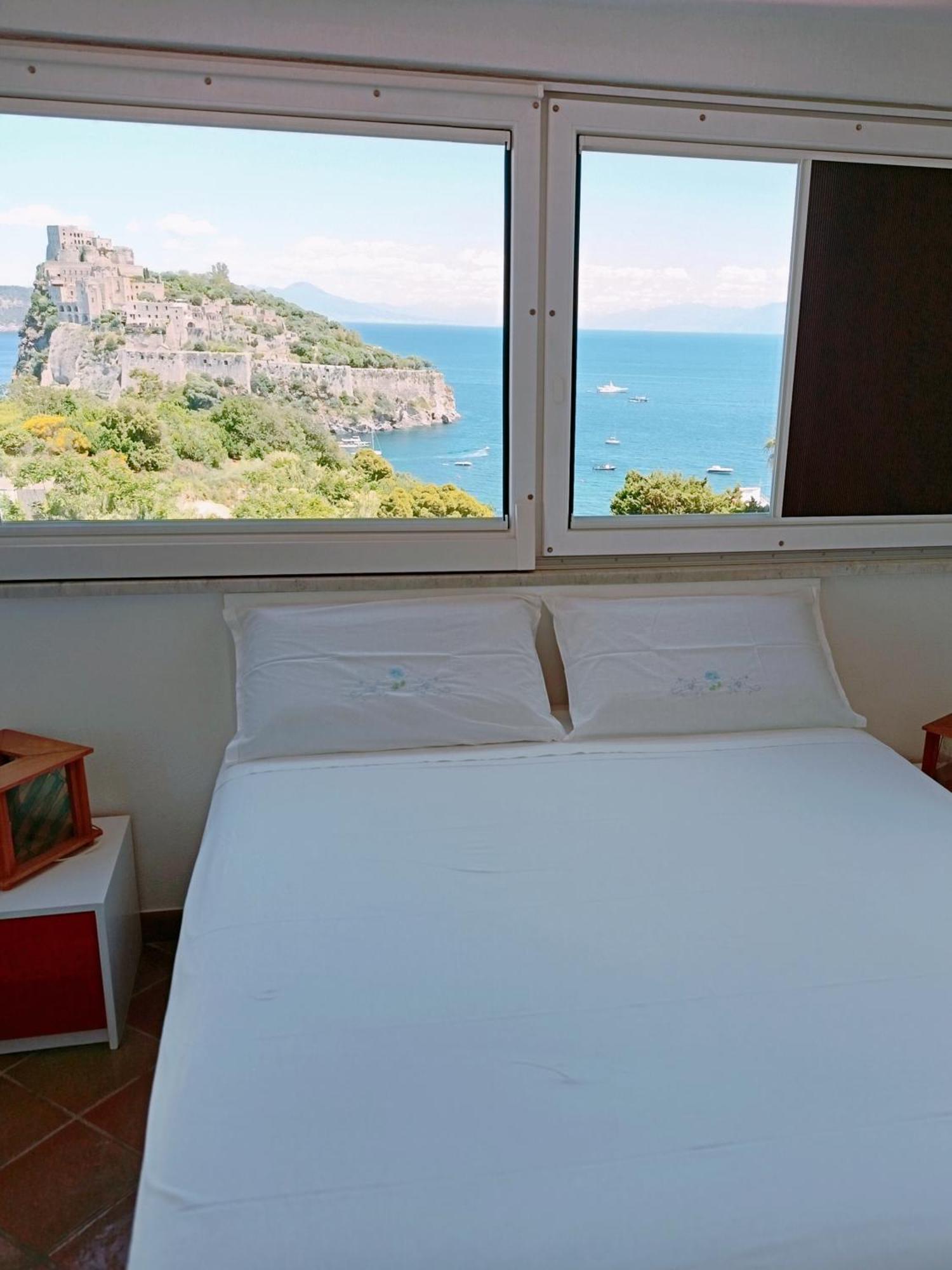 Appartamento Mansarda Con Terrazza Davanti Castello Aragonese Ischia