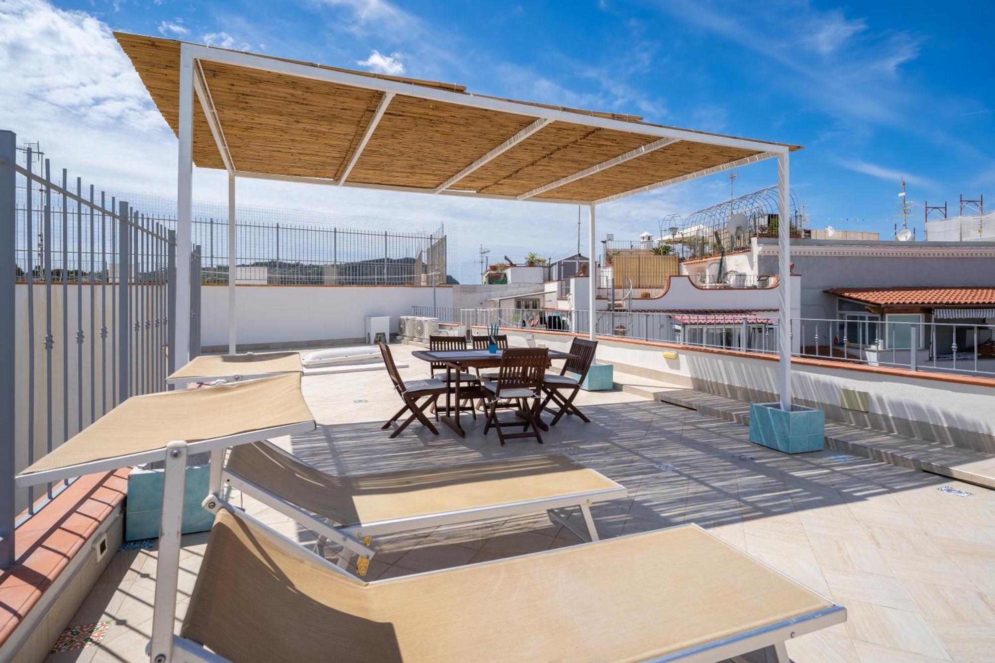 2 Terraces And Pergola House In Vakantiehuis *