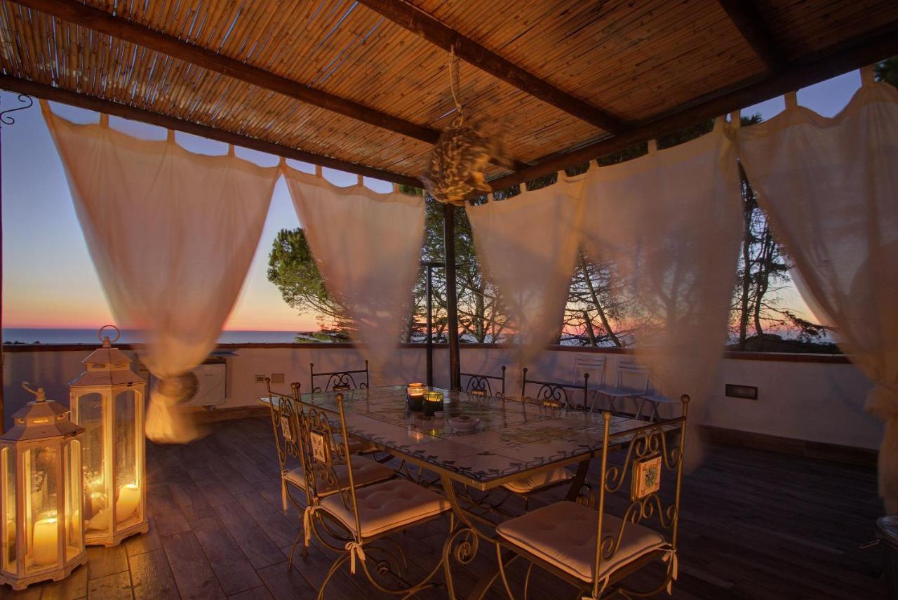 Lacco Terrace Solarium Vila