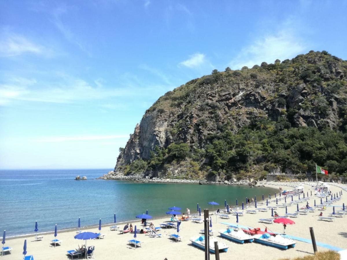 Baia San Montano * 拉科阿梅诺