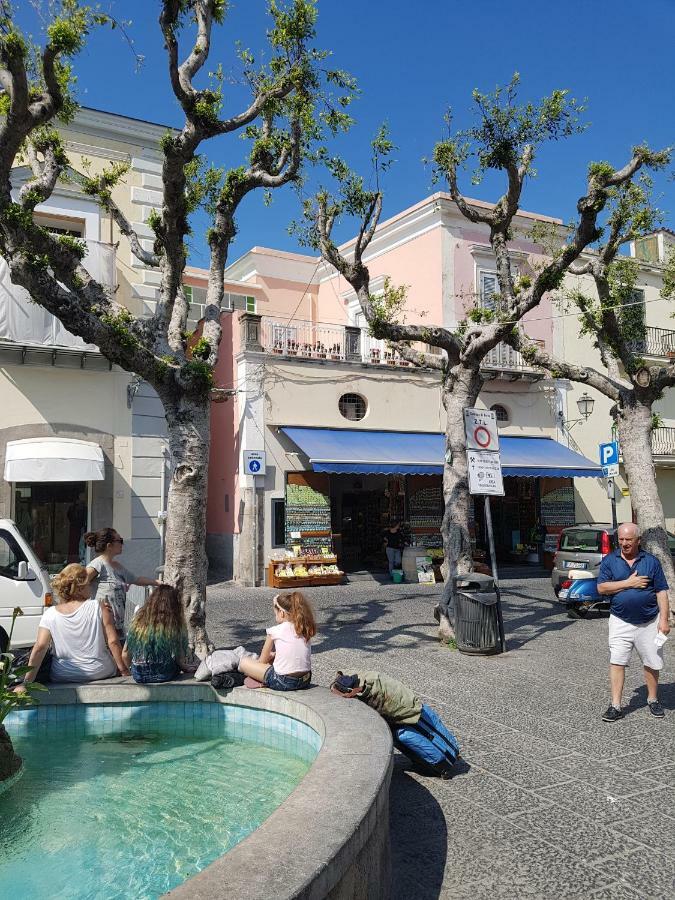 Su Piazza Matteotti Forio Centralissimi Апартаменты *