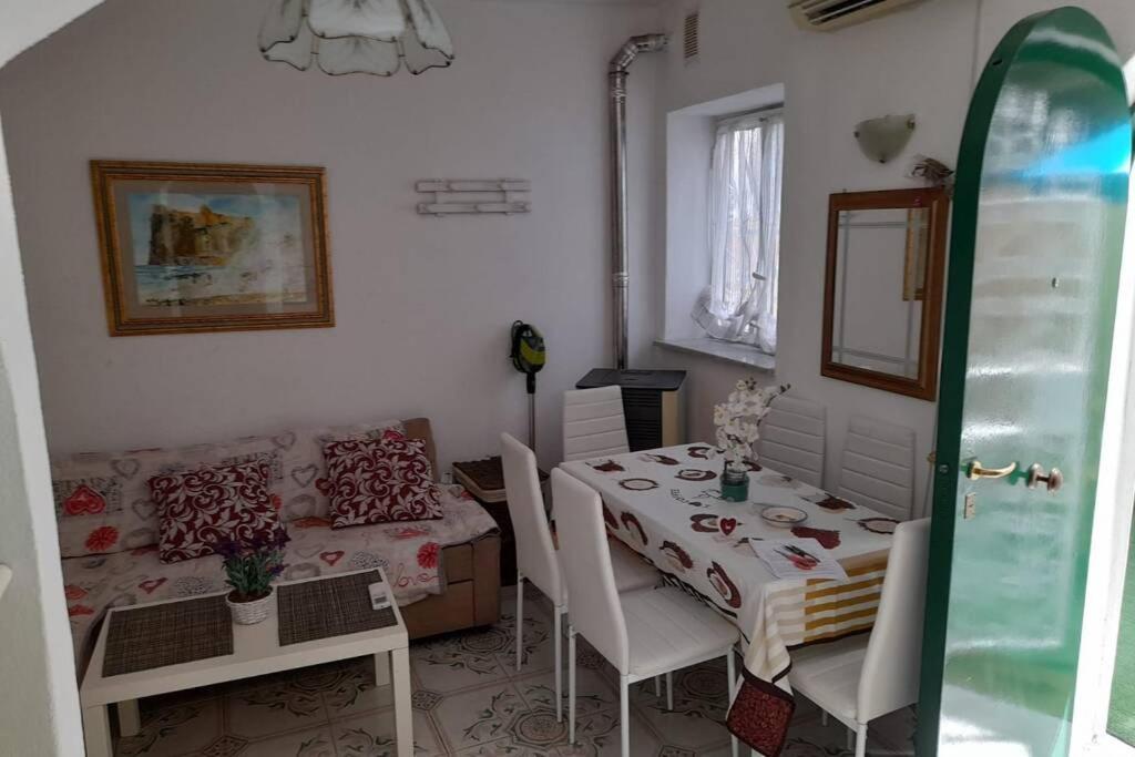 Piccola Reggia Лакко-Амено